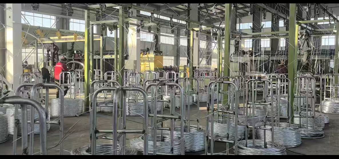 최신 회사 블로그 가비온 제조업체는 JINLIDA CNC 기술을 채택 한 후 생산량을 확장합니다.