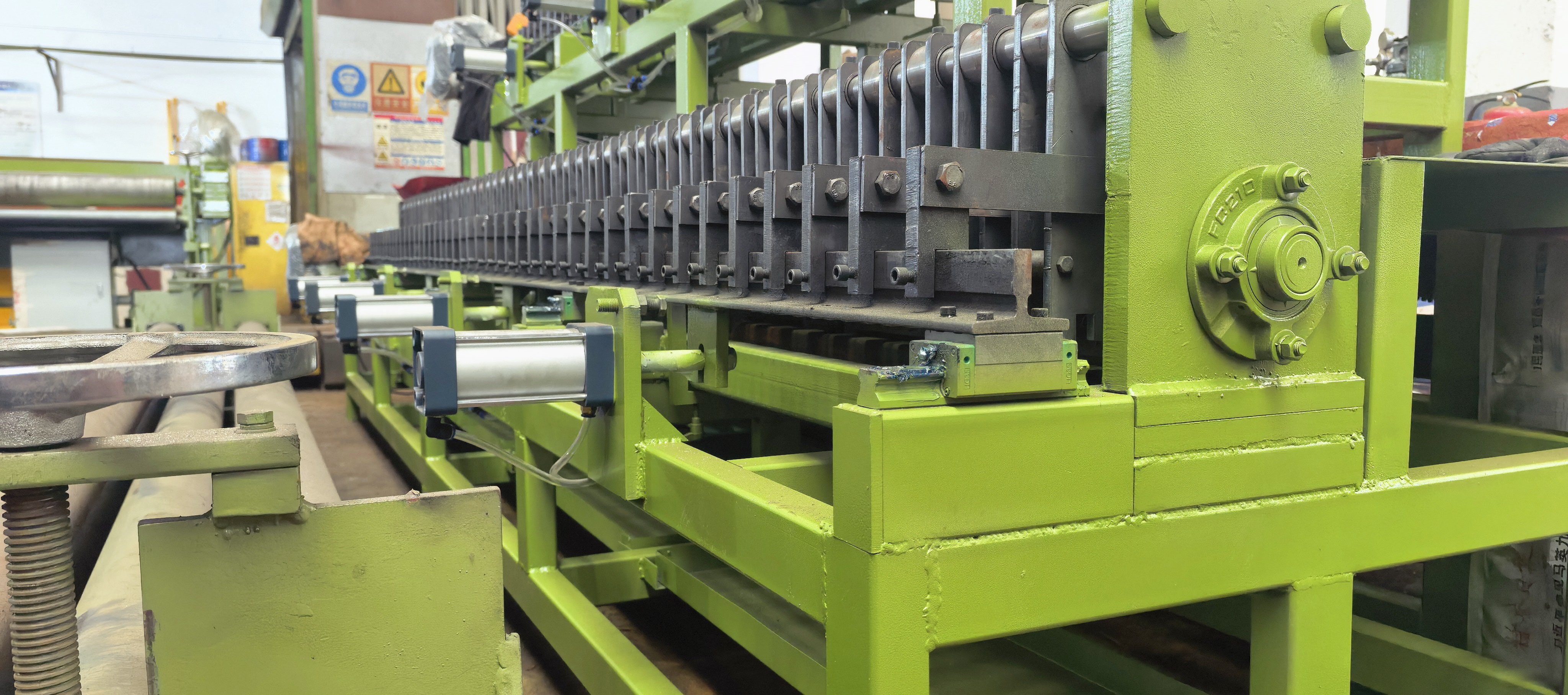 최신 회사 블로그 Why Edge Winding Matters: The Benefits of a Reliable Gabion Basket Edge Winding Machine
