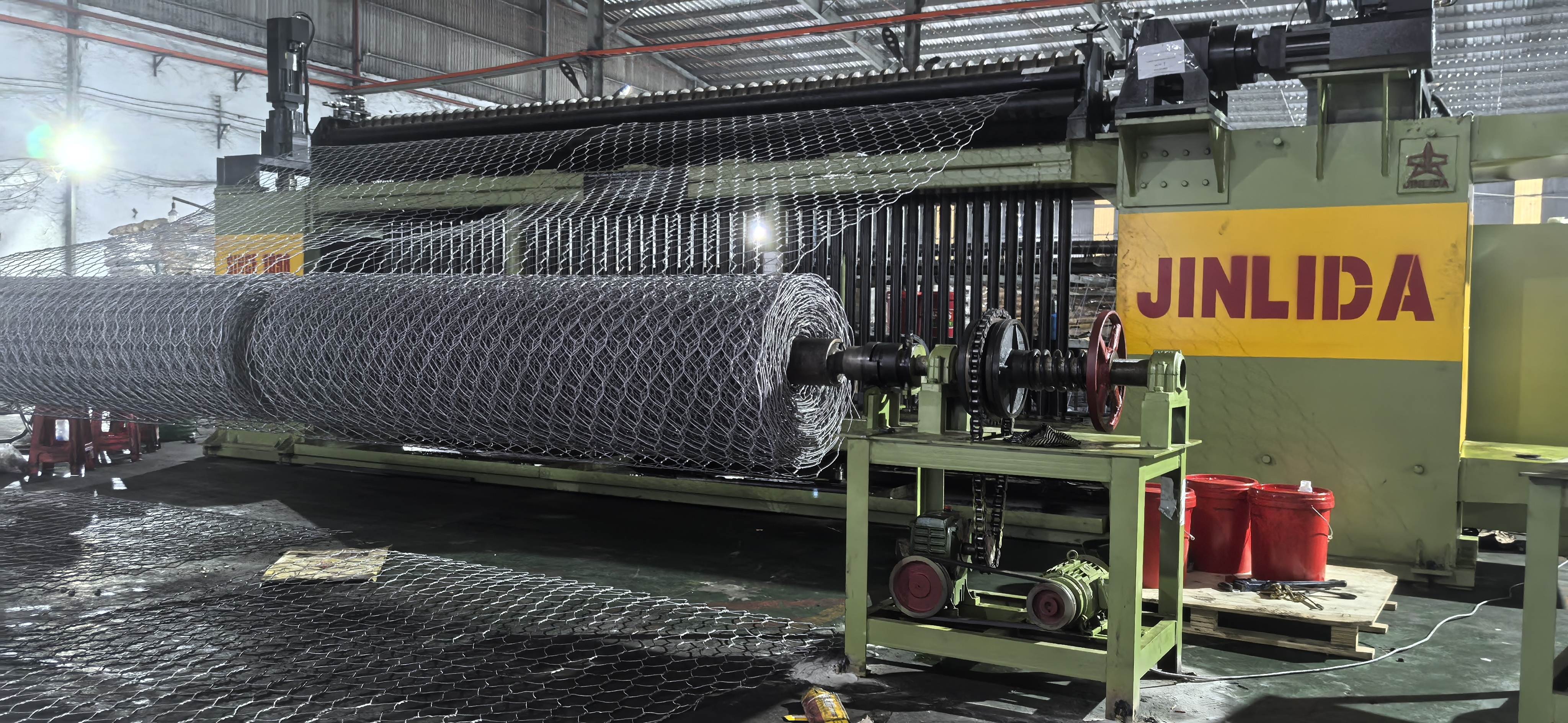 최신 회사 블로그 How to Reduce Wire Breakage on a Gabion Mesh Machine: A Practical Maintenance Guide
