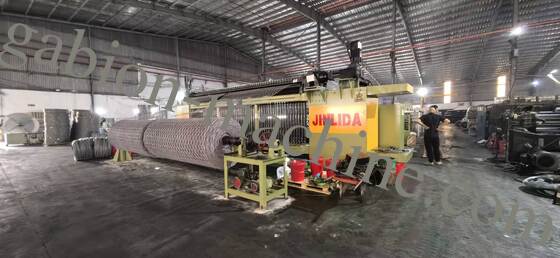 구입하다 깔끔한 Gabion 상자 메쉬 생산을 위한 기계를 만드는 균일한 CNC Gabion 메쉬 온라인 제품